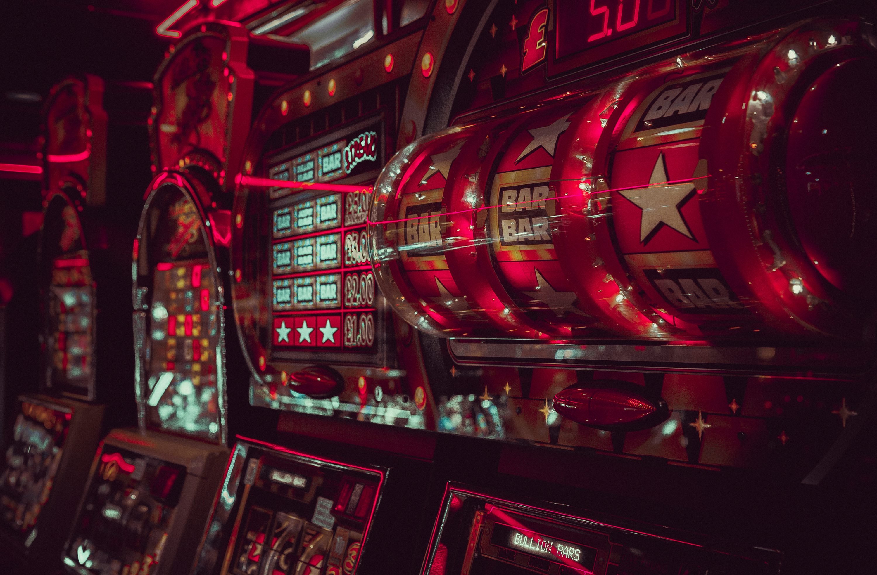 Mobile app showing session active status and live roulette table